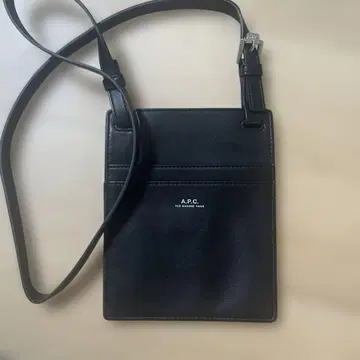 A.P.C. 블랙 가죽 숄더백