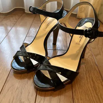 세븐투엘브 서티 에나멜 힐 샌들 블랙 22cm