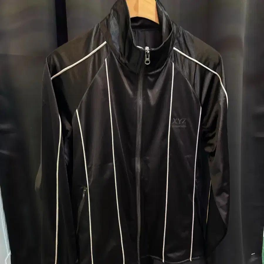 XYZ New Unisex Training Zip-Up on Bunjang Global Site.