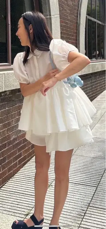 화이트 프릴 셔츠 반팔