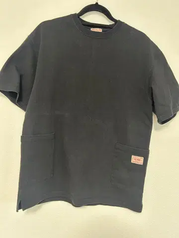 sanforized BIG MIKE 블랙 티셔츠 포켓 부착