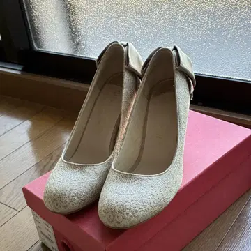 오리엔탈 트래픽 펌프스 아이보리