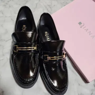 DIANA 블랙 로퍼 메탈 장식