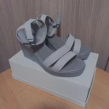 크록스 웨지솔 여성용 샌들 베이지 23cm 시착만 한 상품
