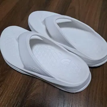 THE NORTH FACE 화이트 샌들