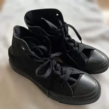 CONVERSE 블랙 하이컷 스니커즈