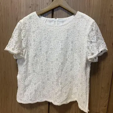 화이트 레이스 플라워 패턴 반팔 상의