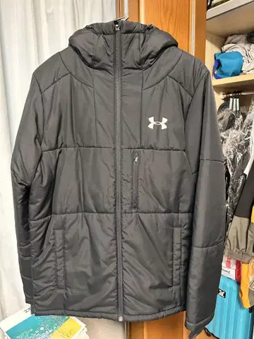 Under Armour 블랙 다운 자켓
