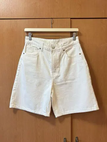 H&M 화이트 하프 팬츠 EUR 36