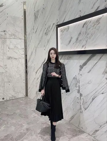 완판템 Qung 블랙 카로스 플리츠 스커트