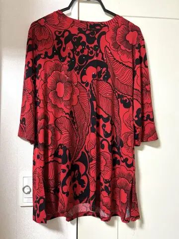 레오나르풍 튜닉 빨간색 바탕에 꽃무늬 XL~3L 사이즈