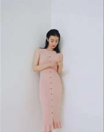SNIDEL 스나이델 프론트 버튼 슬리브리스 니트 원피스