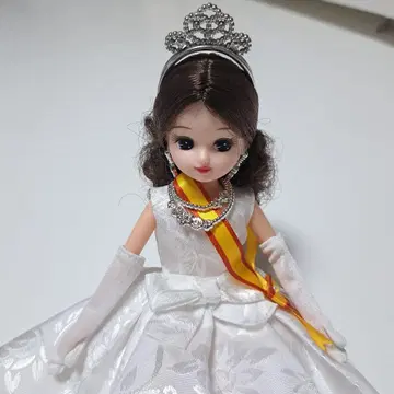 주주 우대 2019년 한정판 리카짱 인형 순백의 꽃무늬 드레스