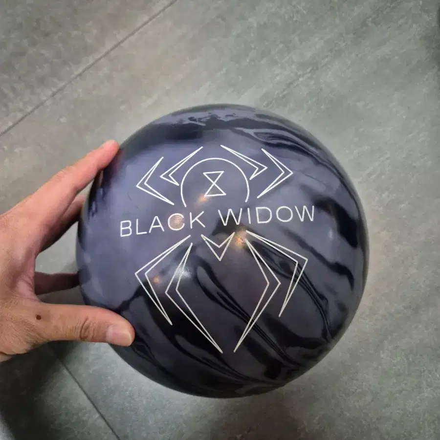 ブラックウィドーダークネス ボウリングボール15P LEGEND BWダークネス