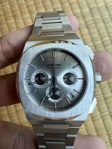 D1 Milano 크로노그래프 실버