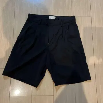 블랙 숏 팬츠 플리츠