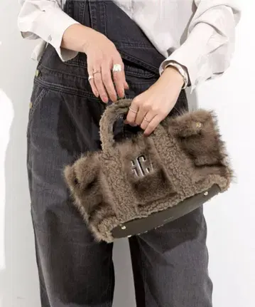 [ 굿 그리프 ] GCA EMB FAUX FUR PINT TOTE