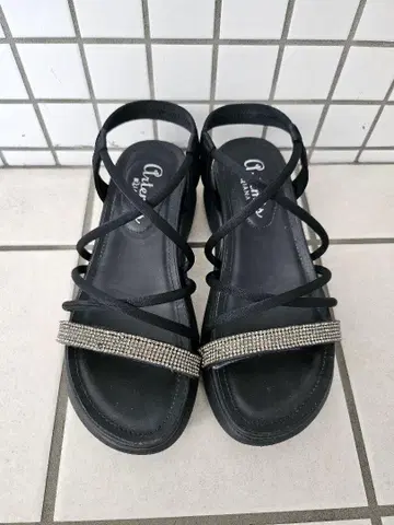 Artemis Diana 비쥬 샌들 블랙