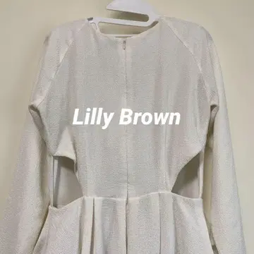 Lily Brown 화이트 긴팔 플레어 원피스