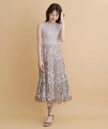 새상품급 리랜드트루 바텐 레이스 자수 플레어 스커트 모카 1 클리닝