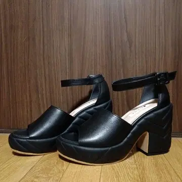 DIANA 블랙 퀼팅 샌들 통굽 L