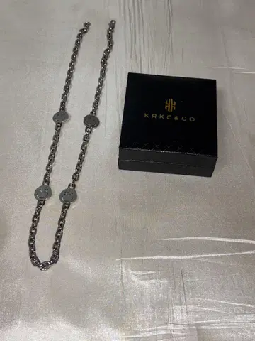 KRKC&CO 스마일리 페이스 목걸이