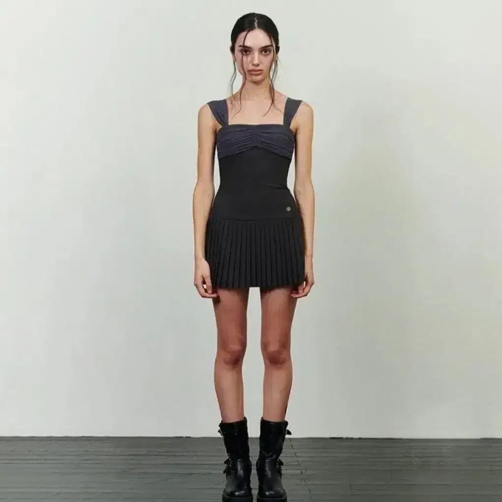 ワンピースその他 PAIN OR PLEASURE MERRY PLEATS DRESS black PP24FWDR02BK Pain or Pleasure Merry Pleats Dress Merry Pleats Onepiece on