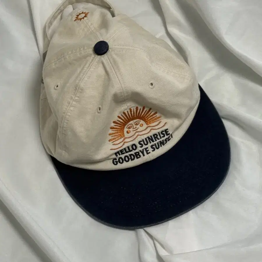 【HELLO SUNRISE】 90s Logo 6Panel Cap /追跡付 90s Logo 6Panel Cap_Beige&Navy - Hello Sunrise