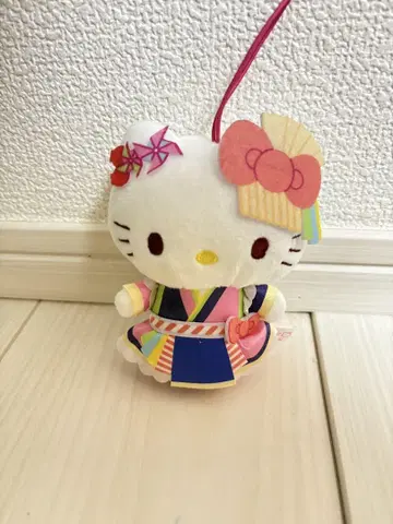 산리오 퓨로랜드 네오나츠마츠리 2 콜라보 마스코트 헬로키티