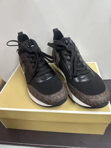 MICHAEL KORS 스니커즈