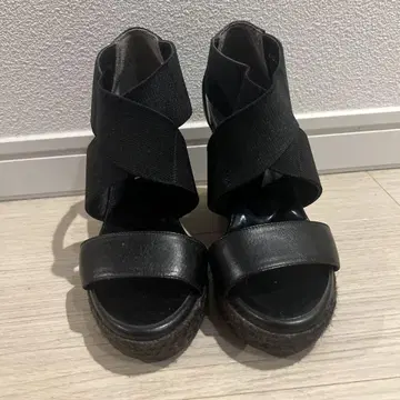 D.JANA 블랙 웨지 샌들