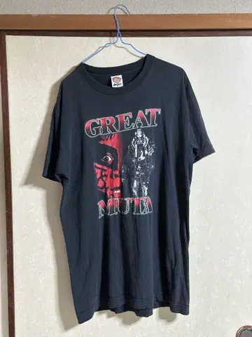 그레이트 무타 티셔츠 블랙