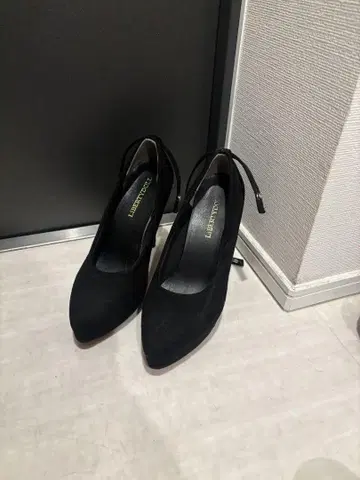 블랙 스웨이드 하이힐 펌프스