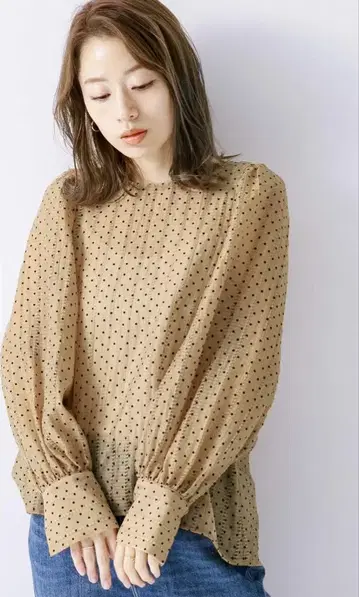 [새상품] 써니 라벨 도트 백리본 블라우스
