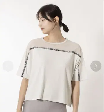 새상품 UNDER ARMOUR 러닝 티셔츠 UV 컷 요가 헬스장