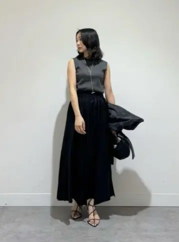MilaOwen 허리밴딩 개더 볼륨 플레어 스커트 블랙 0