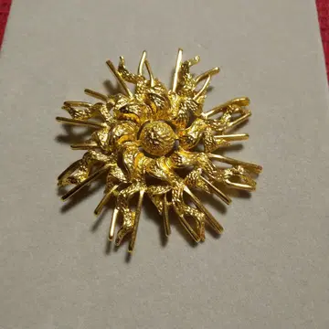 MONET 모네 골드 브로치 볼륨감 있는
