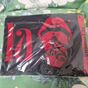 Acid Black Cherry Shangri-la 투어 타월