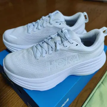 본다이 8 HOKA 신발