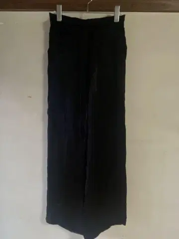 iki 큐프라 주름 새틴 와이드 팬츠