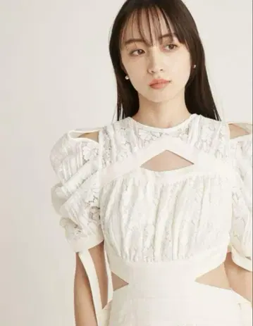 SNIDEL 스위칭 데콜테 오픈 원피스