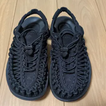 KEEN 샌들