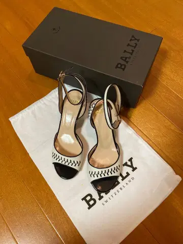 BALLY 오픈토 하이힐 샌들