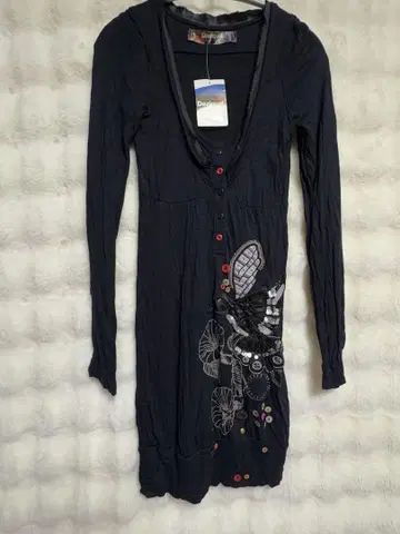 [새상품] Desigual 나비와 꽃 자수 네이비 긴팔 원피스