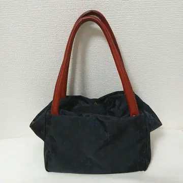 러셋 미니 백 독립형으로 바닥이 넓고 상당한 용량