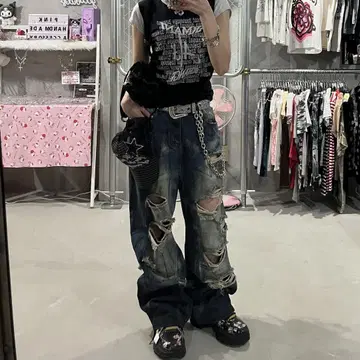 그런지 크러쉬 데님 배기 실루엣 초와이드 워시 가공 디스트로이