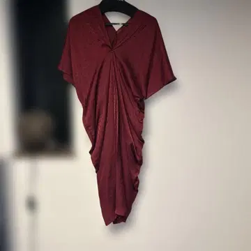 도트 무늬 버건디 드레이프 원피스 9호