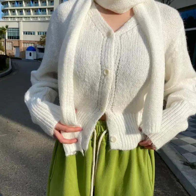 새상품)브이넥 니트가디건 머플러 세트 아이보리