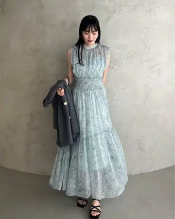 2024 SS FRAY I.D 라인 아트 셔링 원피스