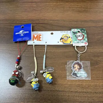 USJ 한정판 미니언 스파이더맨 귀멸의 칼날 키링 스트랩 세트